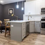 Modern Charm-3Br/3Ba With Central Air+Wi-Fi+Patio