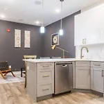 Modern Charm-3Br/3Ba With Central Air+Wi-Fi+Patio