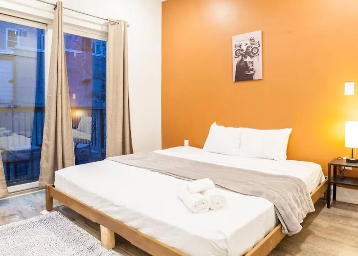 Modern Charm-3Br/3Ba With Central Air+Wi-Fi+Patio