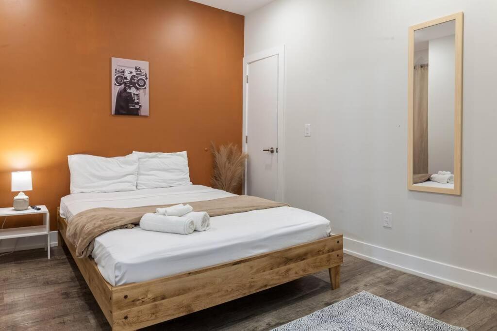 Apartment Modern Charm-3br/3ba With Air+wi-fi+patio Philadelphia