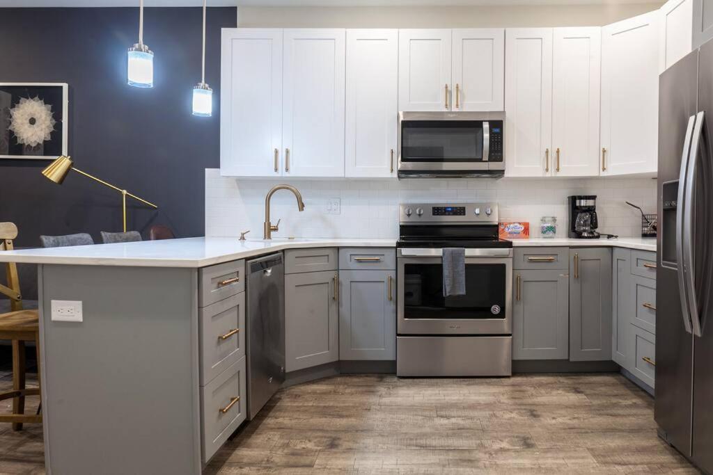 Modern Charm-3br/3ba With Air+wi-fi+patio Apartment Philadelphia