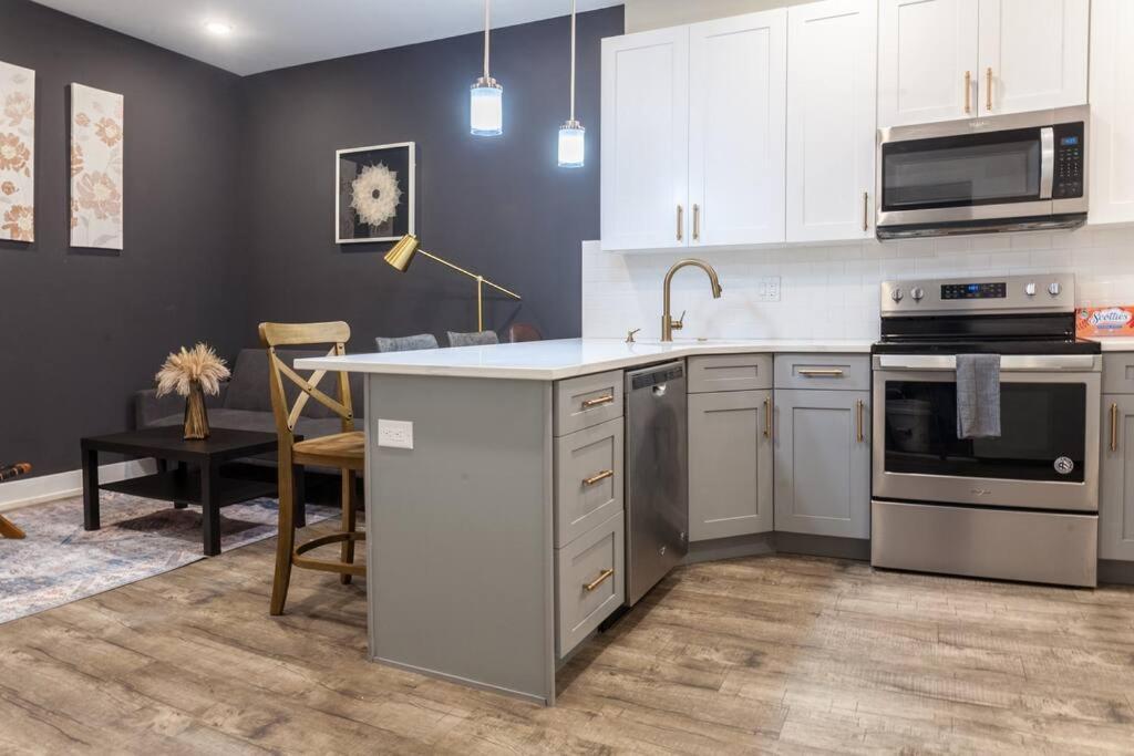 Modern Charm-3br/3ba With Air+wi-fi+patio * Philadelphia
