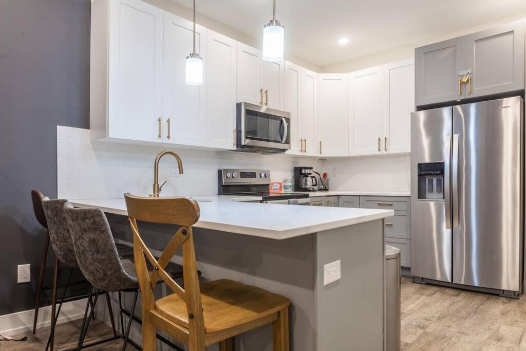 Apartment Modern Charm-3br/3ba With Air+wi-fi+patio *