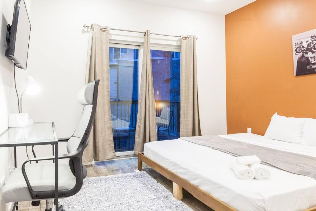 Modern Charm-3br/3ba With Air+wi-fi+patio Apartment *