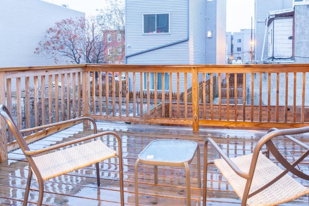 Modern Charm-3br/3ba With Air+wi-fi+patio Apartment Philadelphia